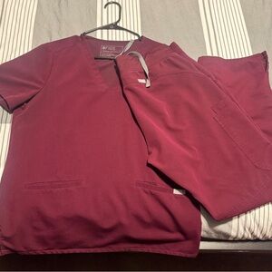 Figs sets. Size medium Casma top. Size medium petite Cade Cargo pants.